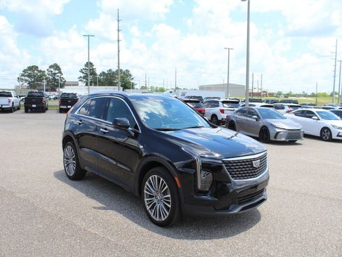Used 2024 Cadillac XT4 Premium Luxury AWD/4WD image 3