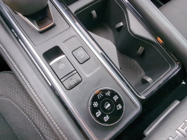 Used 2025 Nissan Pathfinder SV AWD/4WD image 18