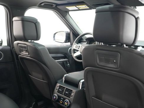 Used 2024 Land Rover Discovery Dynamic SE image 37