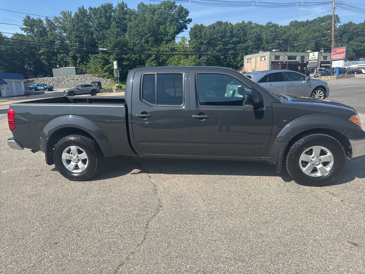 Used 2011 Nissan Frontier SV AWD/4WD image 7