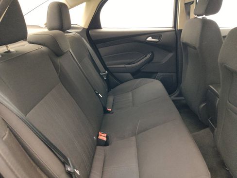 Used 2018 Ford Focus SE FWD image 19
