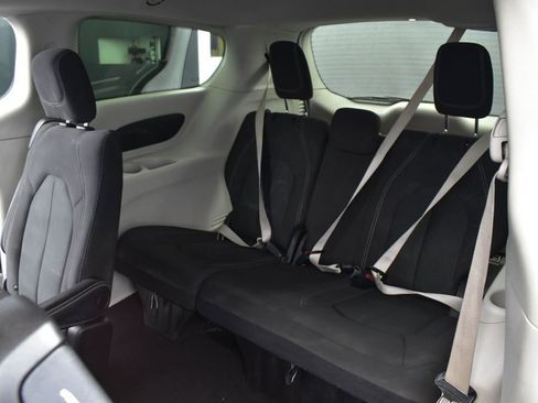 Used 2022 Chrysler Voyager LX FWD image 19