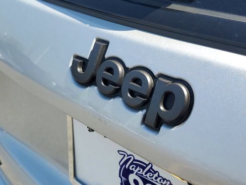 Used 2025 Jeep Compass Trailhawk w/ Trailer Tow Group AWD/4WD image 8