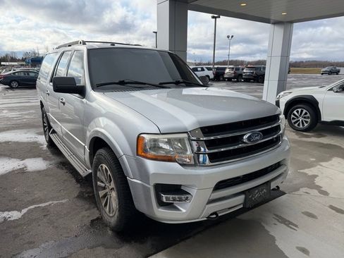 Used 2017 Ford Expedition EL XLT w/ Equipment Group 202A AWD/4WD image 3