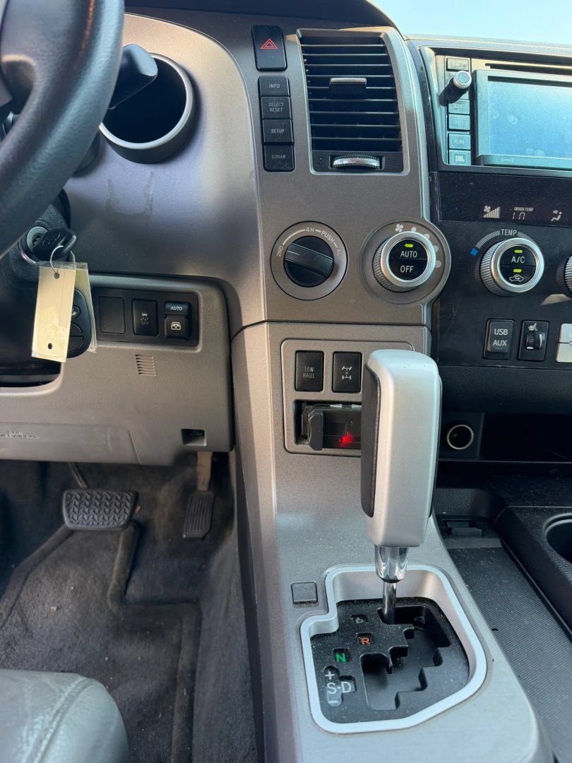 Used 2016 Toyota Sequoia Limited w/ Safety & Convenience Package AWD/4WD image 29