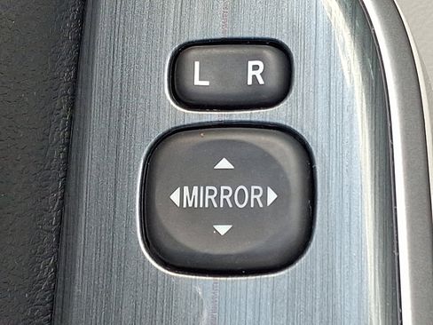 Used 2013 Toyota Camry LE FWD image 25