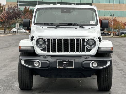 Used 2025 Jeep Wrangler Sahara image 9