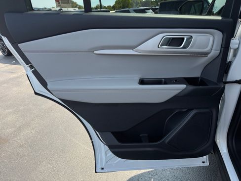 New 2025 Ford Explorer Active w/ Active Comfort Package image 24