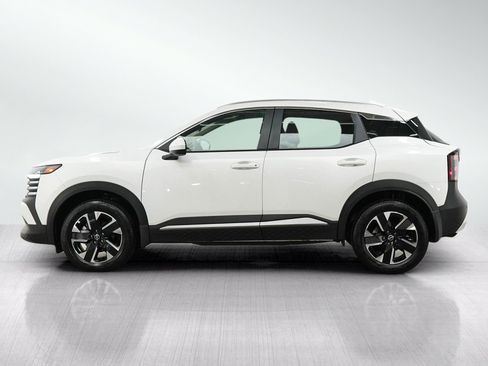 Used 2025 Nissan Kicks SV w/ SV Premium Package AWD/4WD image 2