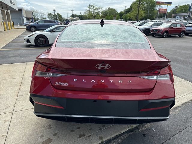 Certified 2024 Hyundai Elantra SEL w/ Convenience Package FWD image 16