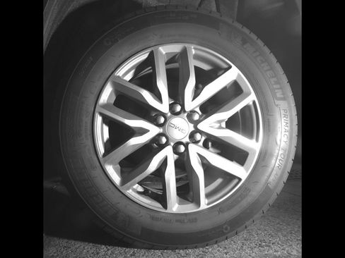 Used 2018 GMC Acadia SLE w/ Driver Alert Package I AWD/4WD image 16