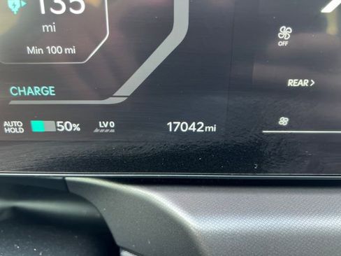 Used 2024 Kia EV9 Wind image 23