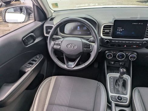 Used 2024 Hyundai Venue Limited FWD image 16