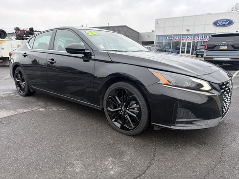 Used 2024 Nissan Altima 2.5 SR image 1