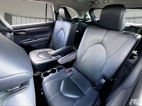 Used 2020 Toyota Highlander Limited FWD image 20