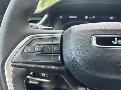 Used 2024 Jeep Grand Cherokee Altitude image 18