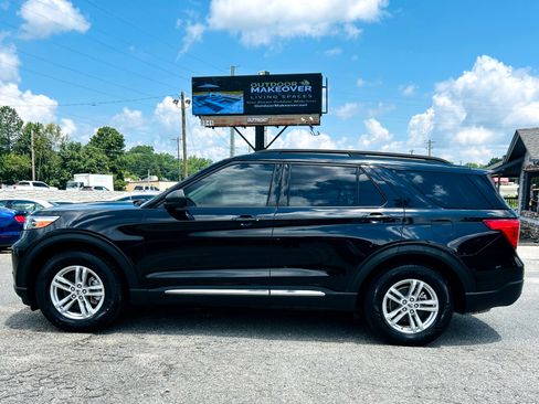 Used 2020 Ford Explorer XLT image 3