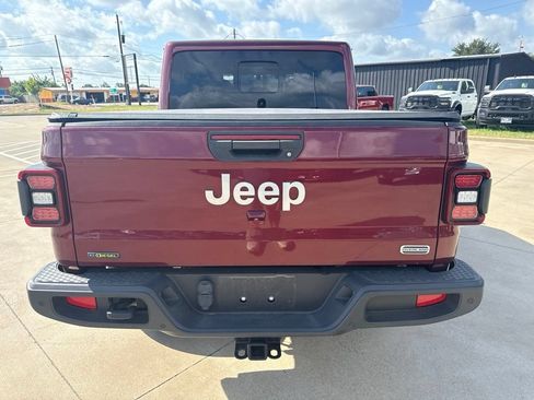 Used 2022 Jeep Gladiator Overland w/ Cold Weather Group AWD/4WD image 6