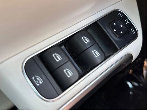 Used 2023 Mercedes-Benz GLB 35 AMG 4MATIC image 40