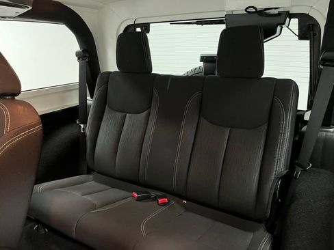 Used 2016 Jeep Wrangler Sahara w/ Connectivity Group AWD/4WD image 34