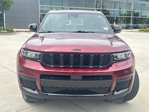 Used 2025 Jeep Grand Cherokee L Laredo RWD image 4