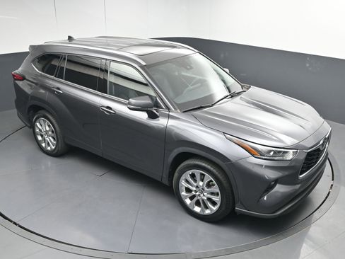 Used 2023 Toyota Highlander L image 34