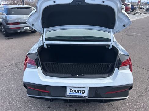 Used 2025 Hyundai Elantra SEL image 25