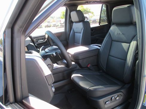 New 2026 GMC Yukon Denali w/ Sun & Power Step Package image 12