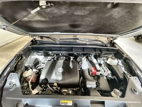 Used 2022 Toyota Highlander XLE AWD/4WD image 27