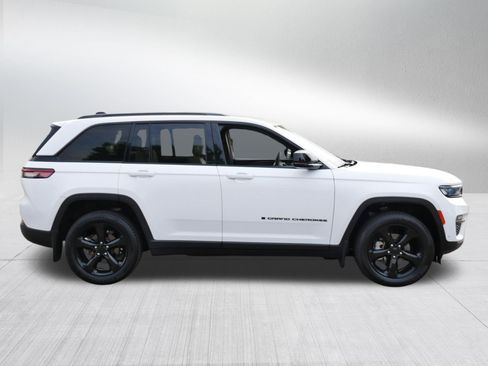Used 2023 Jeep Grand Cherokee Limited w/ Luxury Tech Group II AWD/4WD image 8