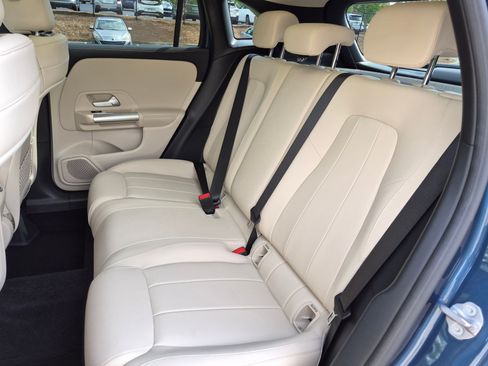 Used 2021 Mercedes-Benz GLA 250 4MATIC w/ Premium Package image 32