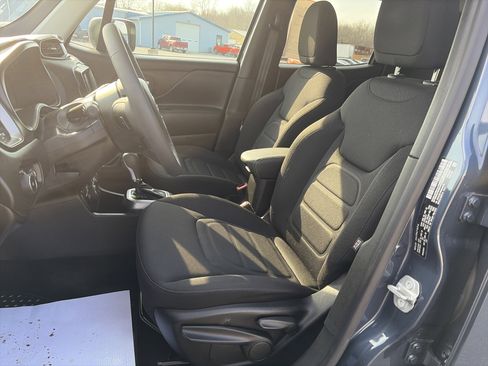 Used 2022 Jeep Renegade Latitude image 12