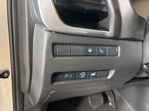 Used 2025 Nissan Rogue SL w/ Tech Package image 10