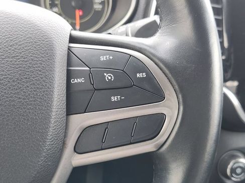 Used 2019 Jeep Cherokee Limited AWD/4WD image 20