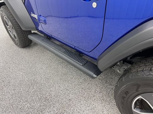 Used 2020 Jeep Wrangler Sport image 9