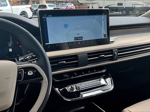 New 2026 Lincoln Corsair Premiere image 7