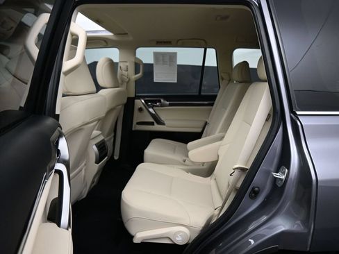 Used 2023 Lexus GX 460 Premium w/ Accessory Package AWD/4WD image 18