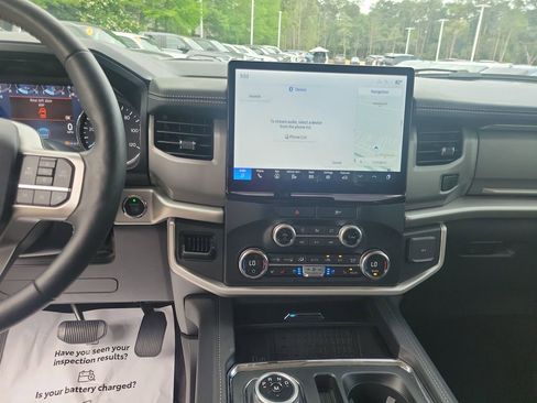 Used 2023 Ford Expedition XLT RWD image 26