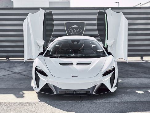 Used 2023 McLaren Artura RWD image 23