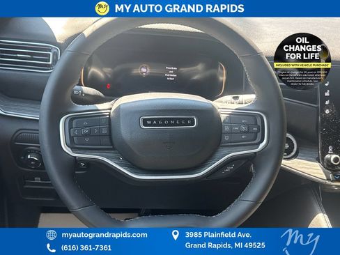Used 2024 Jeep Wagoneer L Series II w/ Flexible Seating Group AWD/4WD image 14