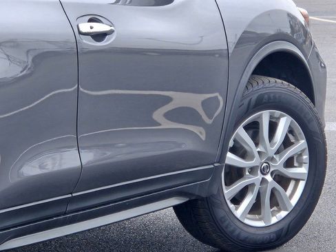 Used 2019 Nissan Rogue SV image 12