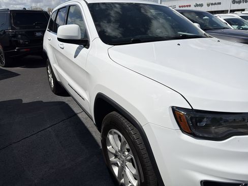 Used 2021 Jeep Grand Cherokee Laredo X RWD image 4