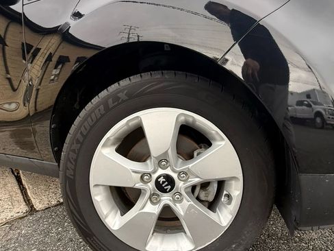 Used 2018 Kia Soul image 12