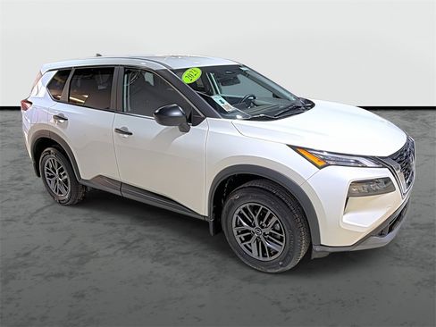 Used 2023 Nissan Rogue S image 5