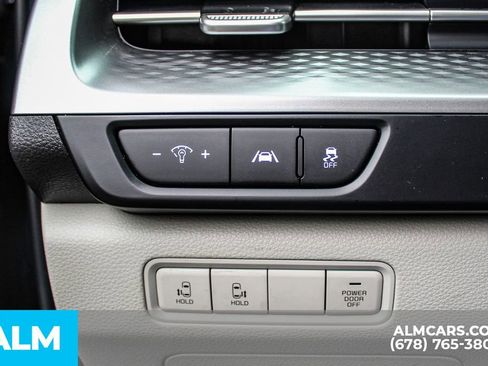 Used 2022 Kia Carnival LX FWD image 31
