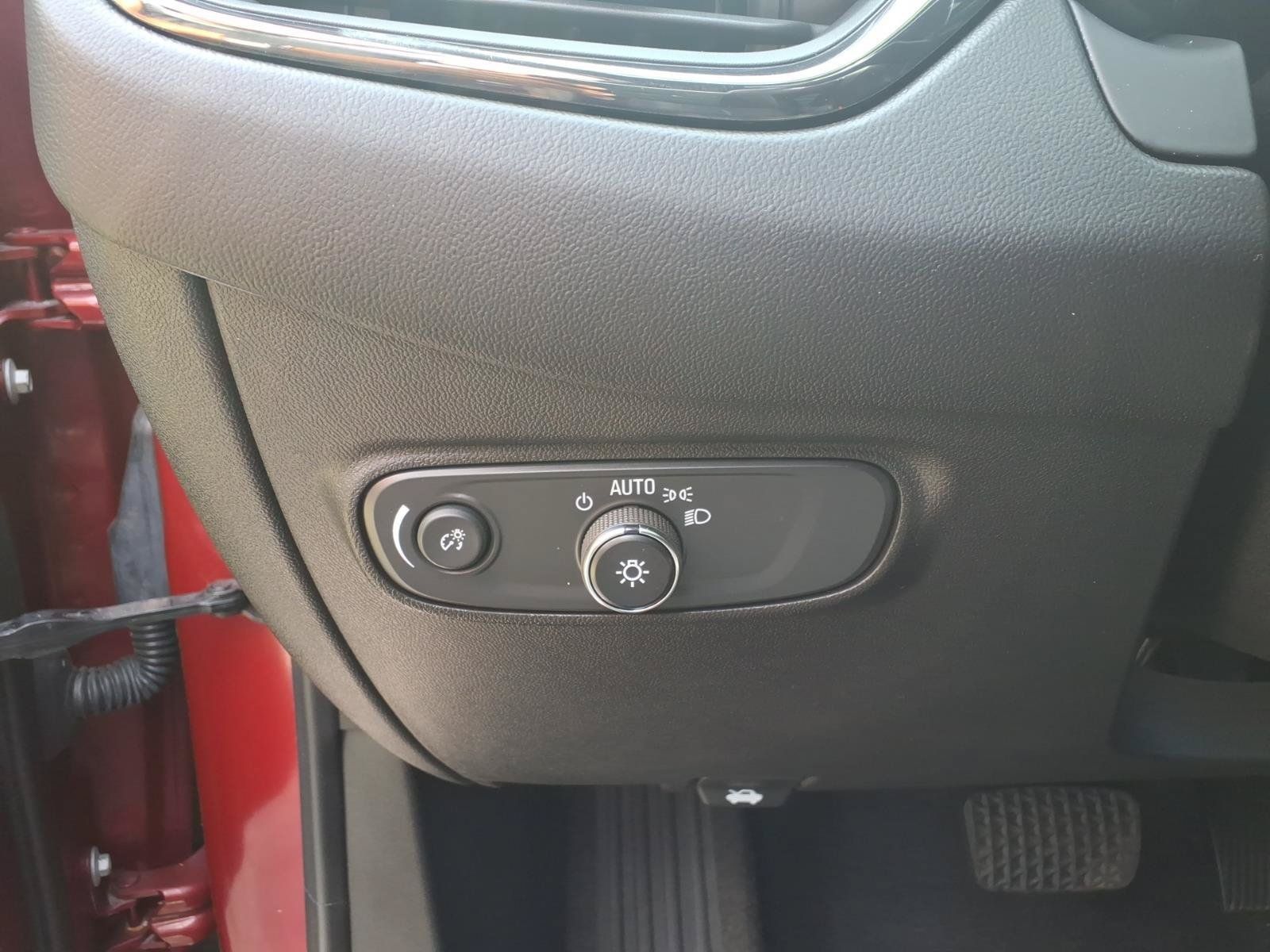 Used 2022 Chevrolet Equinox RS w/ Infotainment Package FWD image 20