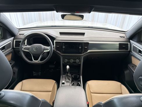 Used 2022 Volkswagen Atlas Cross Sport SE w/ Panoramic Sunroof Package image 17