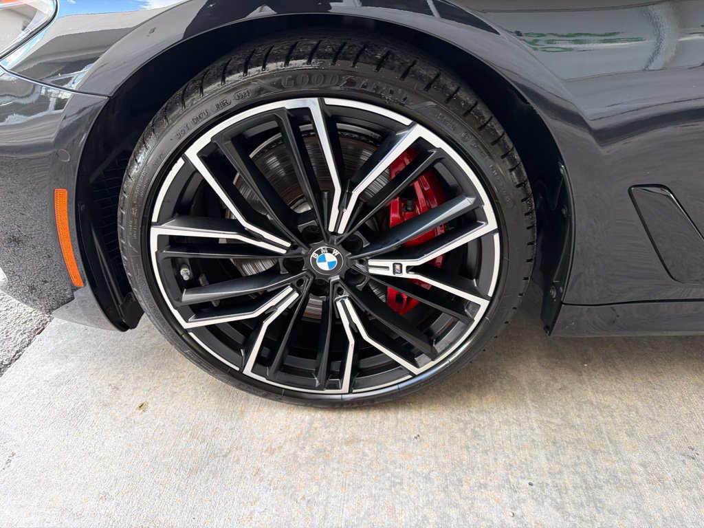 Used 2023 BMW M550i xDrive w/ Executive Package AWD/4WD image 16