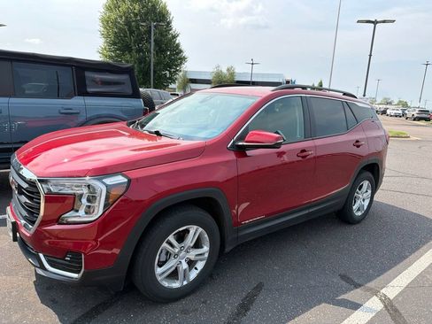 Certified 2024 GMC Terrain SLE w/ Driver Convenience Package AWD/4WD image 1