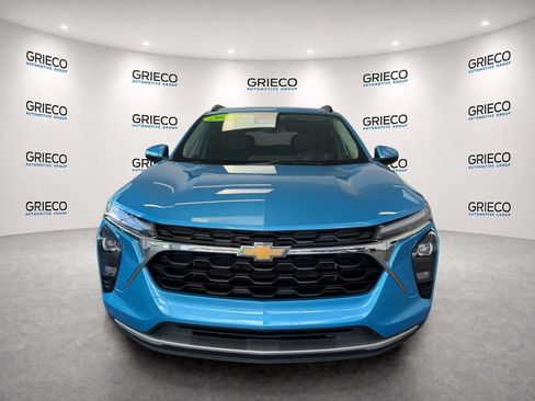 Used 2025 Chevrolet Trax LT w/ Driver Confidence Package FWD image 2